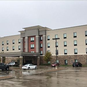 Flag Point Inn And Suites Pratt By Fairbridge